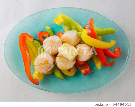 ホタテ貝柱とパプリカのバター焼き【2】(真上・真俯瞰) ホタテ貝柱とパプリカのバター焼き【2】(真上・真俯瞰) 94494019