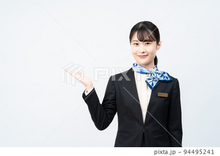 青いスカーフを巻いたスーツの女性(案内) 青いスカーフを巻いたスーツの女性(案内) 94495241