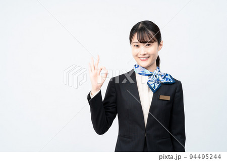 青いスカーフを巻いたスーツの女性(OKポーズ) 青いスカーフを巻いたスーツの女性(OKポーズ) 94495244