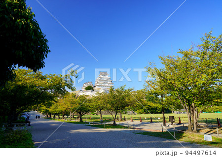 初秋の秋空と姫路城 初秋の秋空と姫路城 94497614