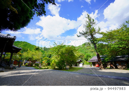 海住山寺・山門と本堂 94497983