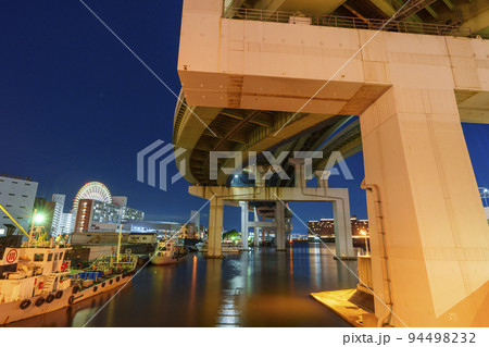 千舟橋からみるジャンクションの夜景、立ち並ぶ橋脚 千舟橋からみるジャンクションの夜景、立ち並ぶ橋脚 94498232