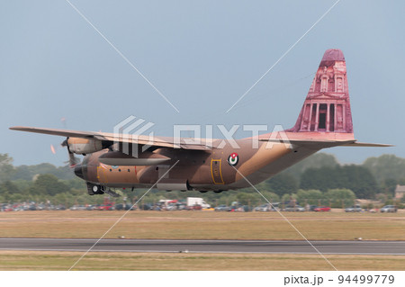 ヨルダン空軍C-130H特別塗装機離陸 94499779