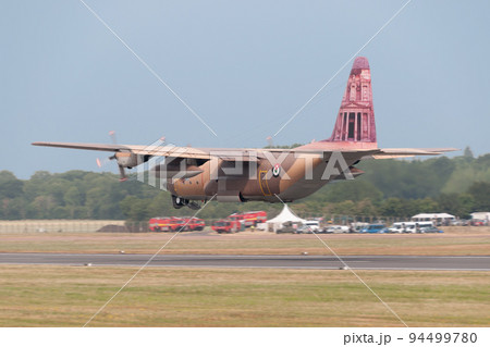 ヨルダン空軍C-130H特別塗装機離陸 ヨルダン空軍C-130H特別塗装機離陸 94499780