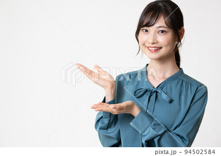 笑顔のビジネスウーマン・白バック 笑顔のビジネスウーマン・白バック 94502584