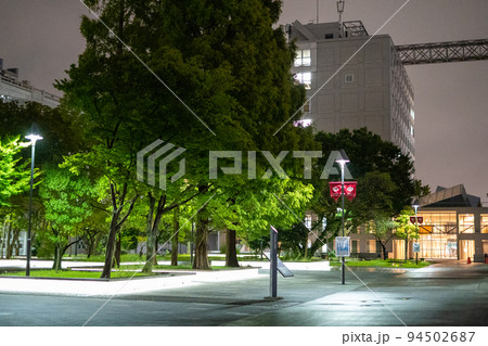 夜の早稲田大学理工学部　西早稲田キャンパス 94502687