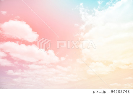 背景・虹色の空・ファンタジーな世界・カラフルな空の背景 94502748