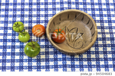 Green and red tomatoes on the table Green and red tomatoes on the table 94504683