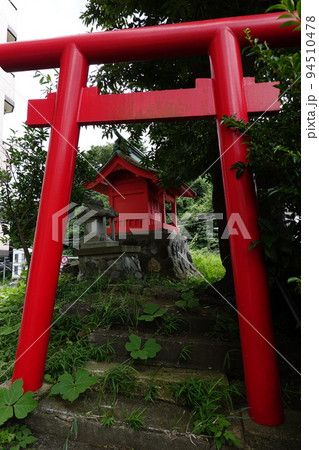 五輪塔上の神社 五輪塔上の神社 94510478