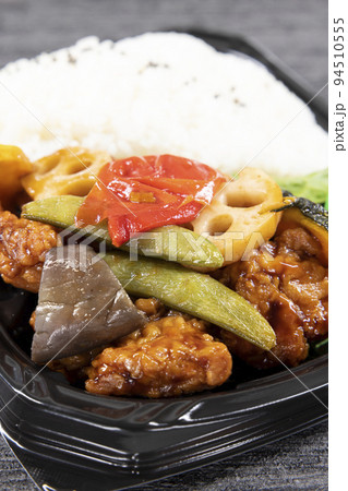 美味しい鶏唐揚げの黒酢和え弁当 94510555