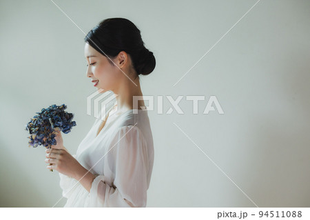 女性　ビューティ　花 94511088