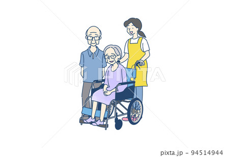 車椅子を押す女性と介護士 車椅子を押す女性と介護士 94514944