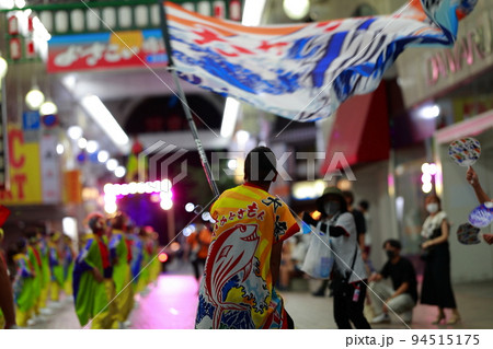 よさこいの旗振り　花形 94515175