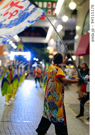 よさこいの旗振り　花形 94515176