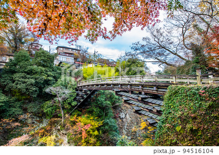 山梨県大月市 紅葉に染まる甲斐の猿橋 山梨県大月市 紅葉に染まる甲斐の猿橋 94516104