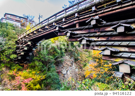 山梨県大月市 紅葉に染まる甲斐の猿橋 山梨県大月市 紅葉に染まる甲斐の猿橋 94516122
