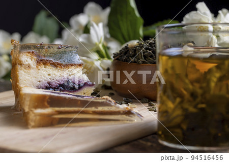 A real green hour with jasmine on the table 94516456