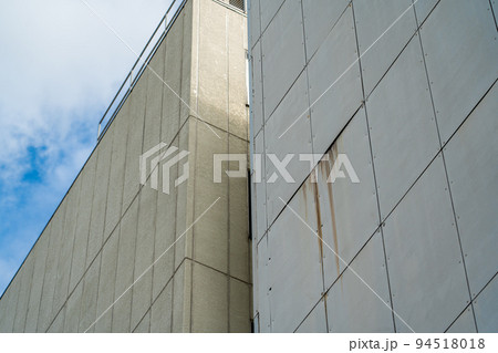 サイディングの目地の割れ目 94518018