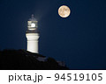 灯台と十六夜の月 94519105