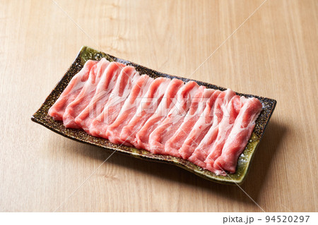 黒豚肩ロースうす切り　しゃぶしゃぶ用　150g 94520297