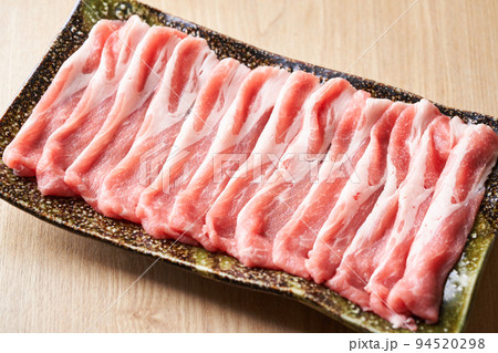 黒豚肩ロースうす切り　しゃぶしゃぶ用　150g 94520298
