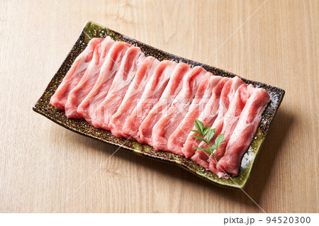 黒豚肩ロースうす切り　しゃぶしゃぶ用　150g 94520300