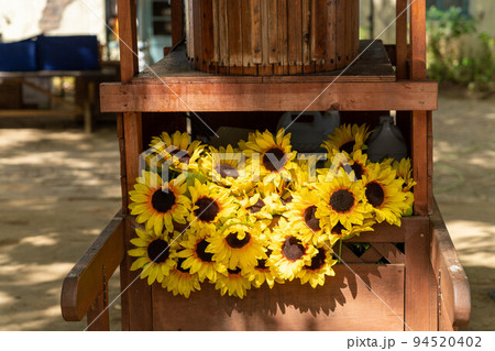 ひまわりのオブジェクト 94520402