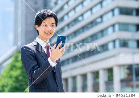 ビジネス　ビジネスマン　男性　営業　新入社員　就職活動 94521384