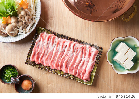 黒豚肩ロースうす切り しゃぶしゃぶ用 150g 黒豚肩ロースうす切り しゃぶしゃぶ用 150g 94521426