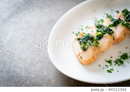 Chicken breasts stuffed with spinach and cheese 94522392