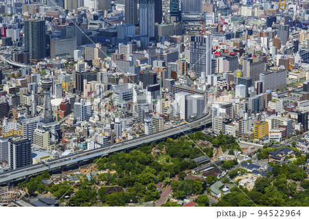 阿部野ハルカスの展望台から見た街並み 新世界・通天閣方面の写真素材 [94522964] - PIXTA