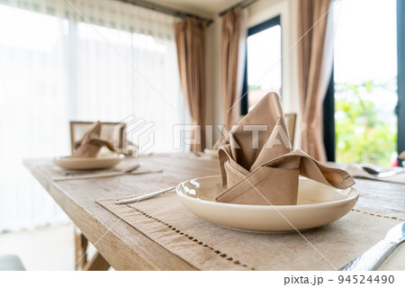 Napkins on the dining table 94524490