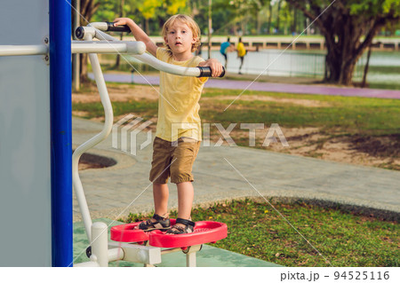 Boy in the street gym in the park Boy in the street gym in the park 94525116