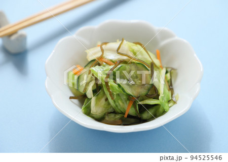 塩昆布と野菜の一夜漬け 94525546