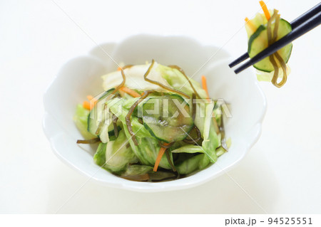 塩昆布と野菜の一夜漬け 塩昆布と野菜の一夜漬け 94525551