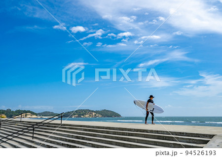 菖蒲田浜海水浴場　防潮堤　サーファー 94526193