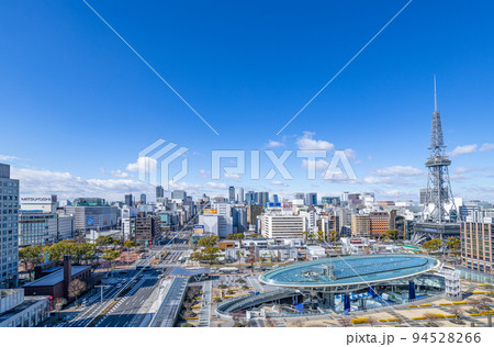 愛知県名古屋市　快晴のオアシス21と名古屋テレビ塔（MIRAI TOWER）と周辺の栄の街並 94528266