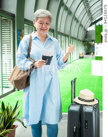 白髪 白髭 白い毛 94528979