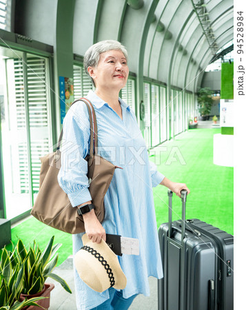 白髪 白髭 白い毛 94528984