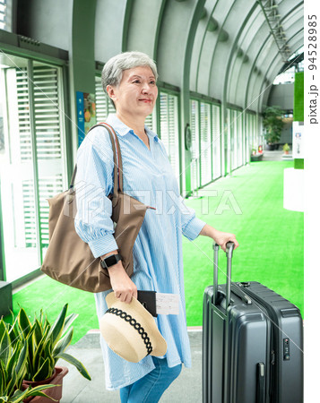 白髪 白髭 白い毛 94528985