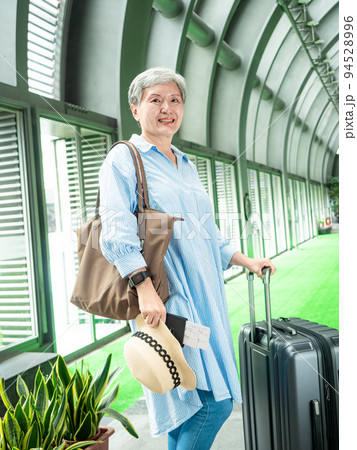 白髪 白髭 白い毛 94528996