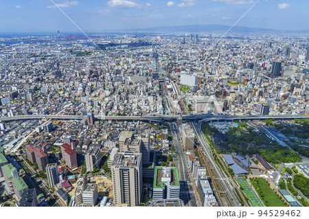 あべのハルカス展望台から見た大阪の都市風景 94529462