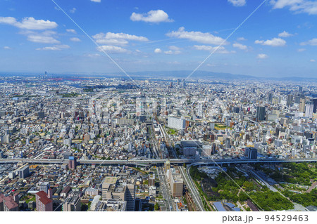 あべのハルカス展望台から見た大阪の都市風景 94529463