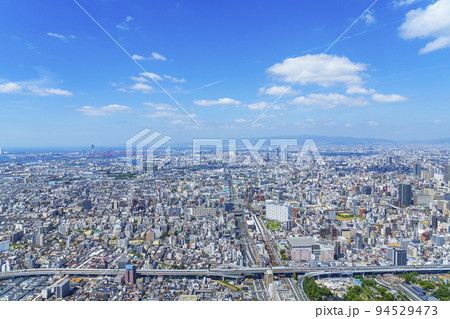 あべのハルカス展望台から見た大阪の都市風景 94529473