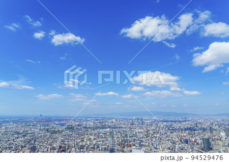 あべのハルカス展望台から見た大阪の都市風景 94529476