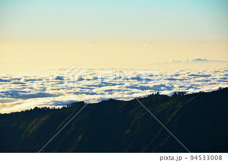 インドネシア、ジャワ島の聖山、ブロモ山 94533008