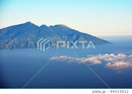 インドネシア、ジャワ島の聖山、ブロモ山 94533012