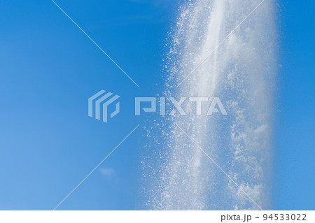青空と噴水 94533022