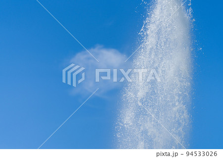 青空と噴水 青空と噴水 94533026