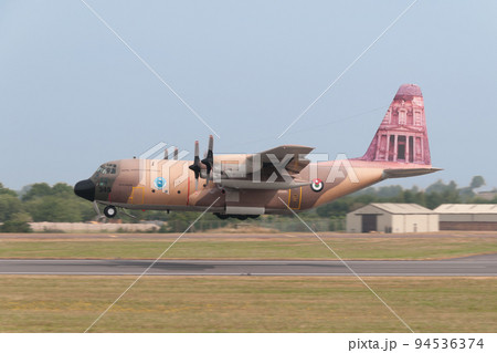 ヨルダン空軍C-130Hハーキュリーズ特別塗装機離陸 ヨルダン空軍C-130Hハーキュリーズ特別塗装機離陸 94536374